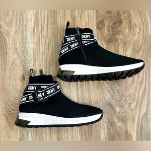 Dkny Miley Sneakers Black and White Size 6.5 EUC